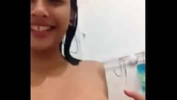 Novinhas do zap ninfeta gostosinha mandou vídeo pro amigo e caiu na net