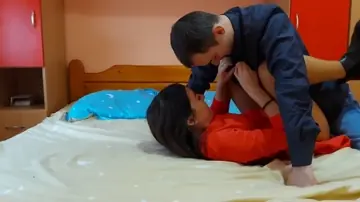 Gostosa pelada de quatro levando rola grossa na moreninha até gozar no motel