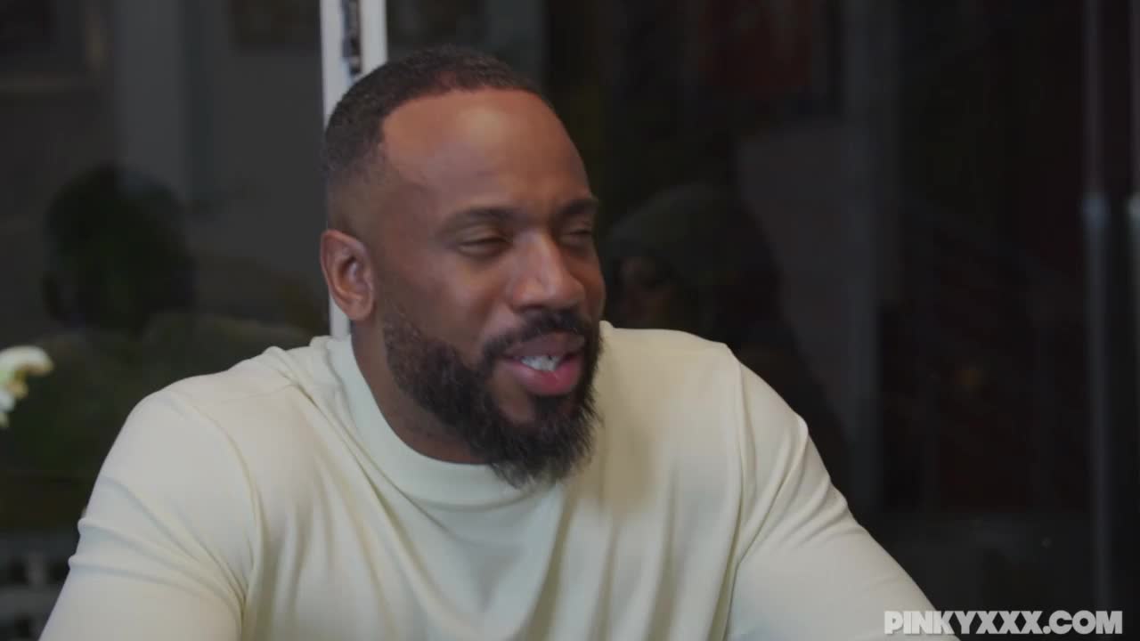 Homens e mulheres nua negão fudendo com força essa novinha safada