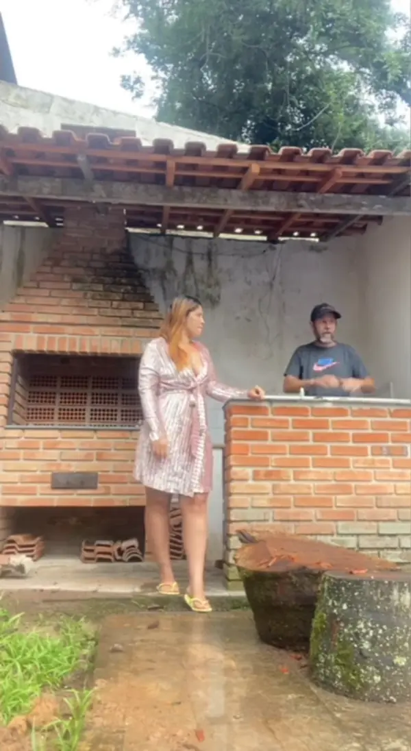 Mulher magrinha peladinha dando a buceta gostoso pra madrasta safada