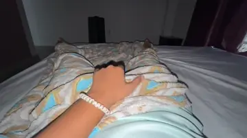 Negra transando gostoso e esfregando a buceta suada na rola dura até o leite jorrar