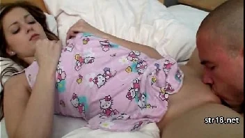 Chupando a buceta da namorada até ela gozar