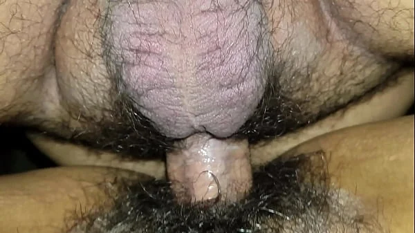 Comendo a xota peluda da casada