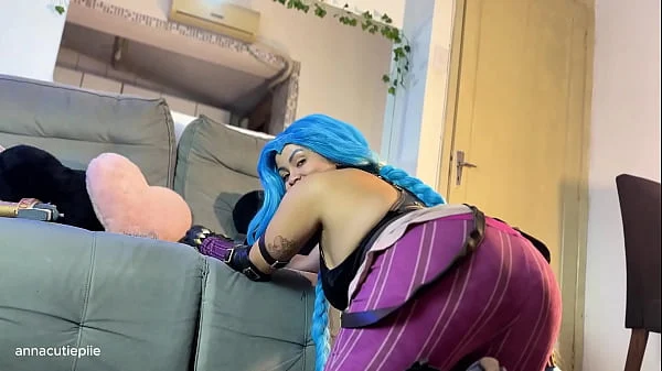 Cosplay nua sente a piroca la dentro