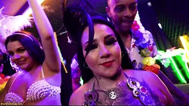 Festa de Orgia Anal com Squirt no Carnaval Real