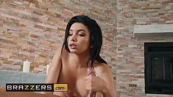 Gostosa engoliu cacete gigante do macho com a sua bucetinha