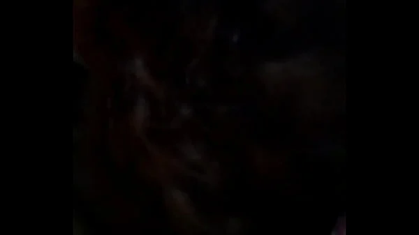 Novinha deliciosa mamando no cacete duro do seu amigo dotado