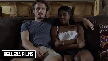Porno interracial macho branco fodendo a pretinha