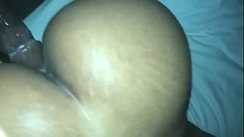 Rabuda de quatro gemendo na piroca