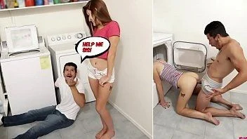 Servindo a xoxota para o irmão matar a fome de sexo