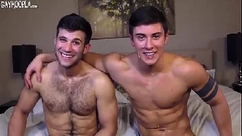 Sexo porno gay com dois morenos fodendo muito