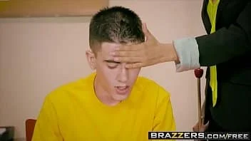 Xvideos brasileiras abusando do novinho pirocudo dentro da escola